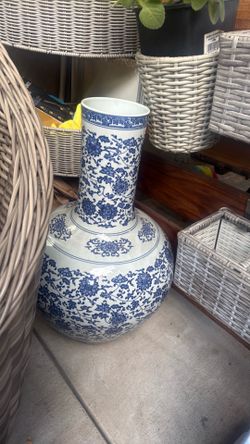 Large Blue & White Porcelain Floor Vase – Excellent Condition