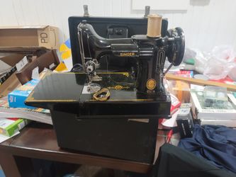 Singer Sewing Machine 
