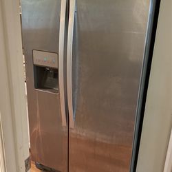 Whirlpool Stainless Steel Double Door With Ice Maker 