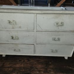 Dresser 6 Drawers/Solid Wood 
