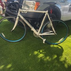 Cannondale R800  Road Bike