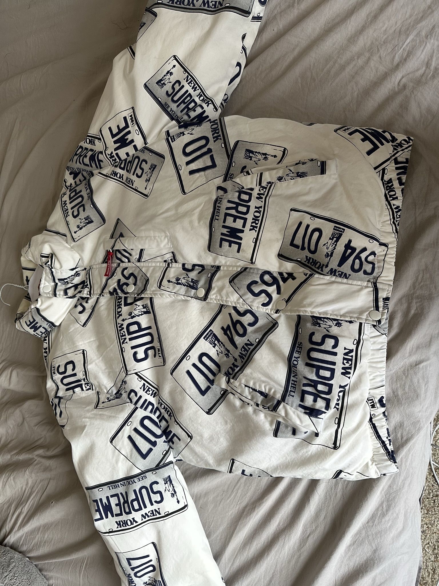 White SUPREME License Plate Puffy Jacket FW 17 Collection - Size M