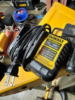 DeWalt DCB1104 12V/20V Lithium Ion Battery Charger