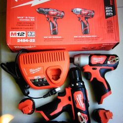 Milwaukee New Kit Drill And Impact 12M Batteries And Charger 