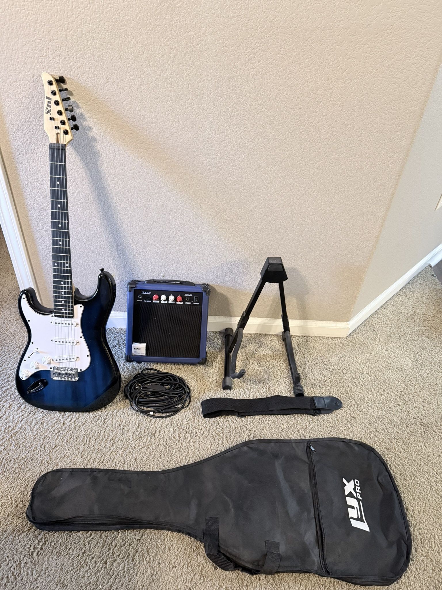 LyxPro 39" 6 String Electric Guitar  20W Amplifier, Shoulder Strap, Case Bag