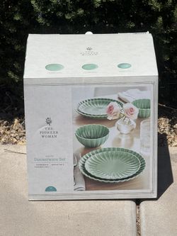 The Pioneer Woman Colette Scallop Green 12-Piece Stoneware Dinnerware Set