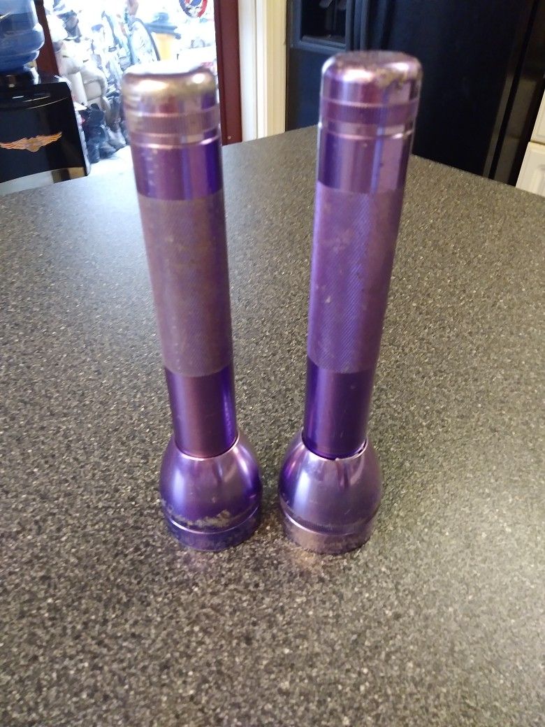 PAIR OF PURPLE. MAG LITES. TAKES   2. C -. CELL  BATTERY.    50 BUCKS. FOR BOTH