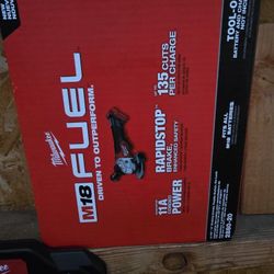Milwaukee
M18 FUEL 18V Lithium-Ion Brushless Cordless 4-1/2 in./5 in. Grinder w/Paddle Switch (Tool-Only)