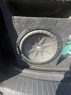 Kicker with amplifier