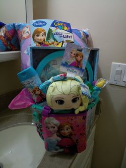 NEED GONE ASAP***LIMITED SALE*** FROZEN BIRTHDAY BASKET