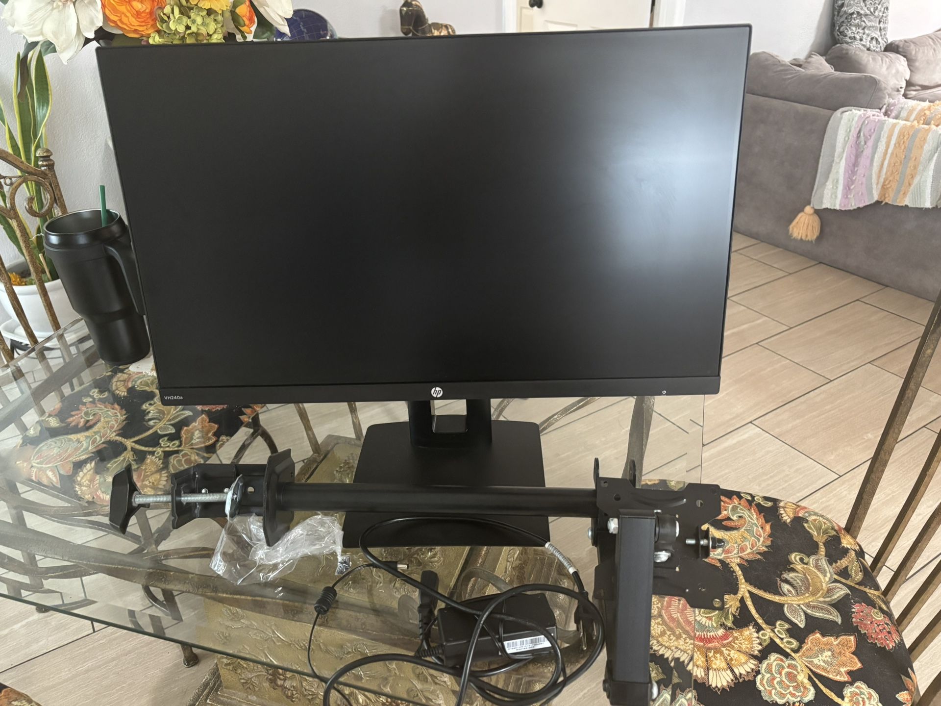 PC monitor - Comes With Wall Stand And All Screws!