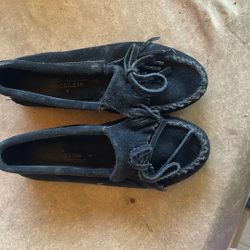 Minnetonka Moccasin, Black Suede, Size 6
