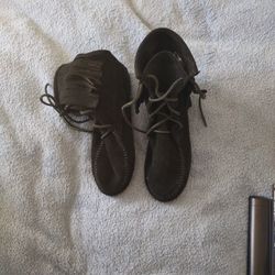 Women's Black Minnetonka Boots Size 6