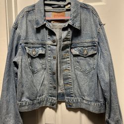 Levis Jacket Women’s Size Large (( Fits Like Medium))