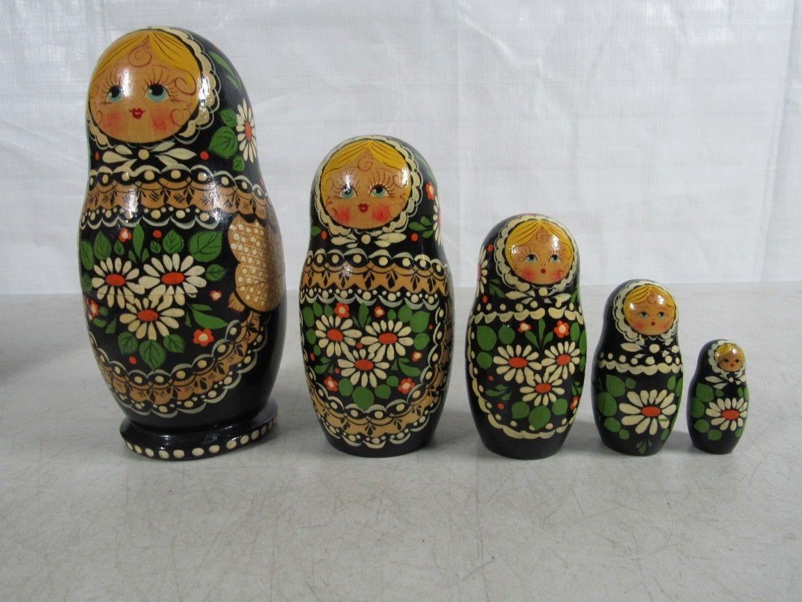 Russian Matryoshka Beautifully Hand Painted Nesting Dolls 5 Pc. Signed