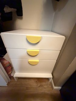 White Ikea SMÅSTAD / 3-Drawer Dresser