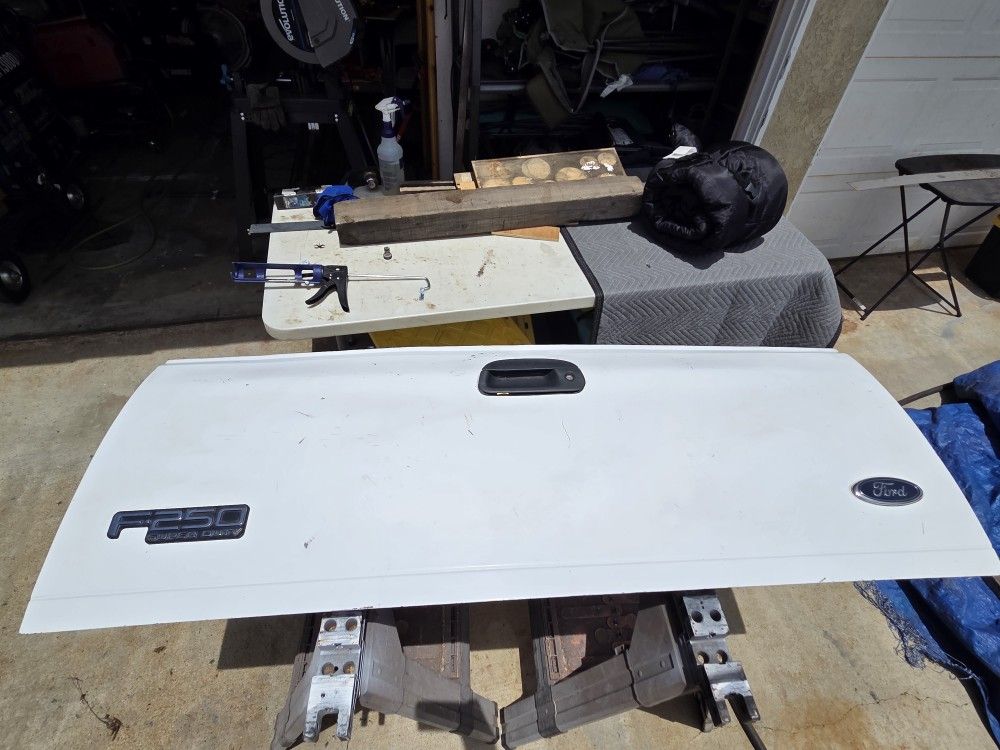 1(contact info removed) Ford F-250 Tailgate
