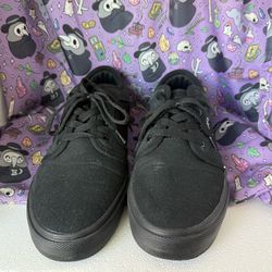Black shoes size 9-1/2