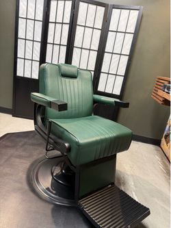 BARBER CHAIR FOR PICKUP