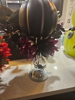 Pumpkin/spider Halloween decor