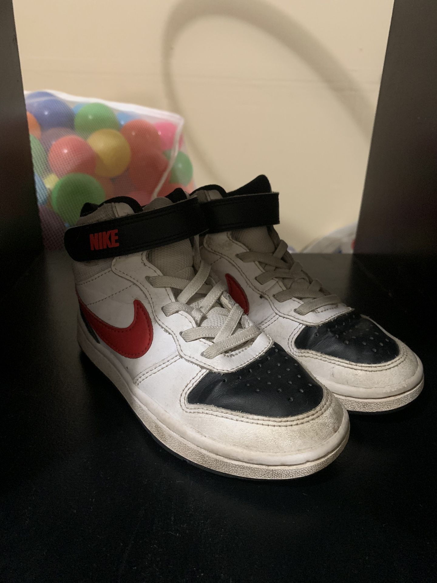 Boys Nikes 11c
