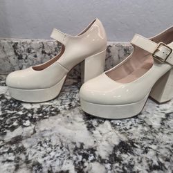 Chic Elegant Cream Platform Mary Jane Heels- Size 6 90s StyleStep out in style with these elegant cream platform Mary Jane heels. 