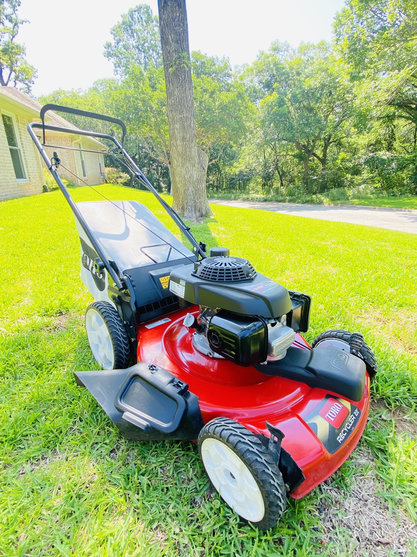 Toro Recycler 22” Self Propelled Lawn Mower With Honda Engine