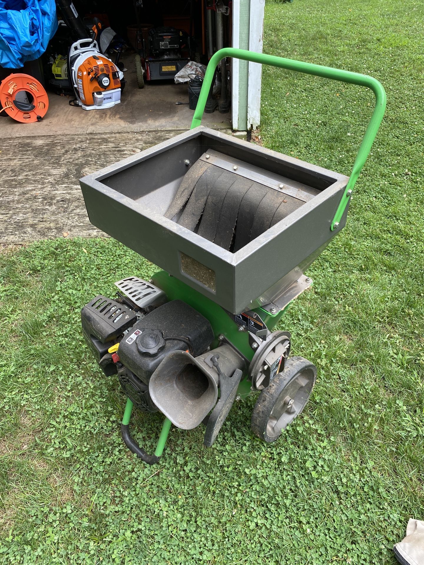 Woodchipper / Shredder (new Carburetor)