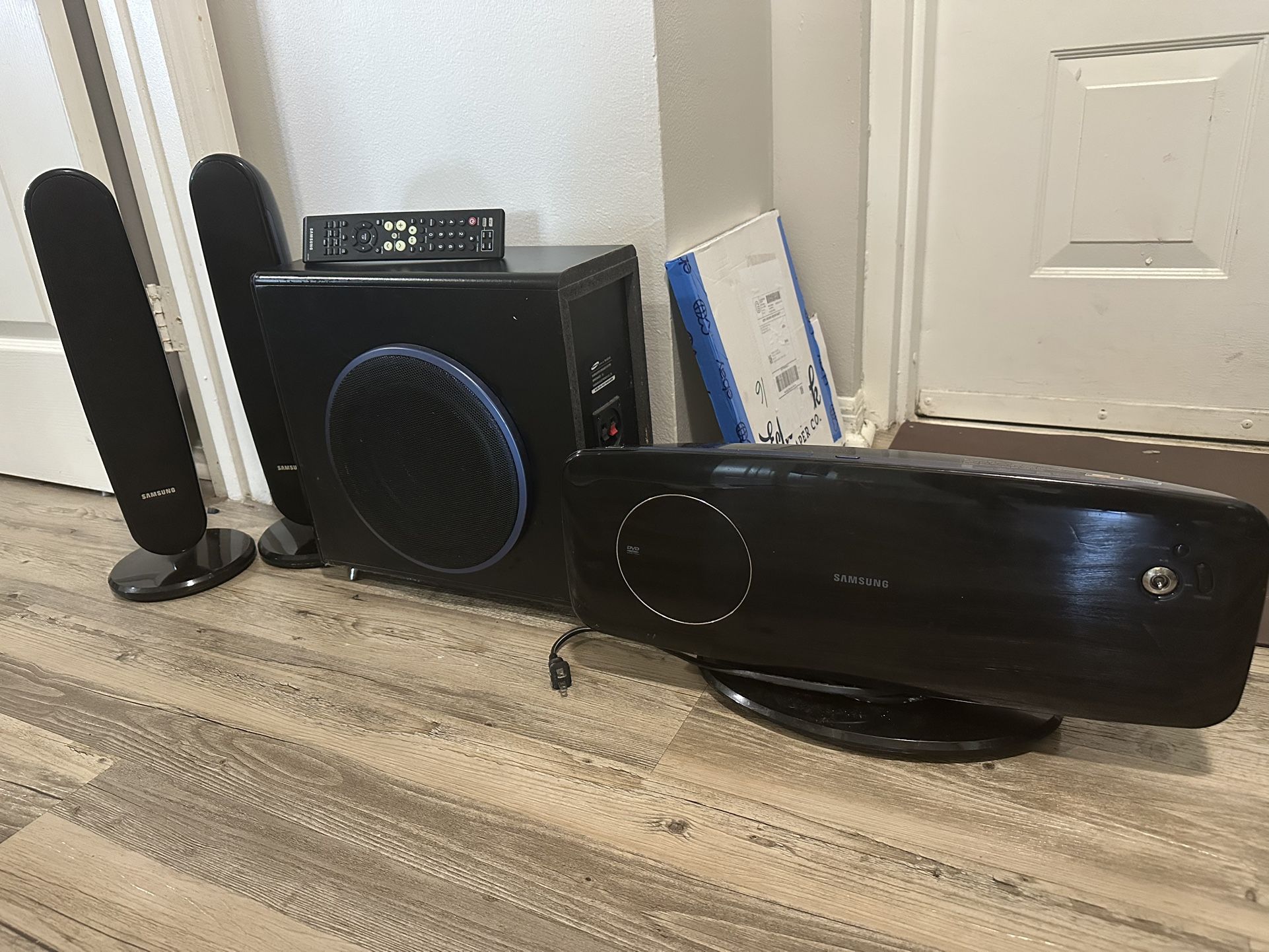 Samsung speakers and subwoofer