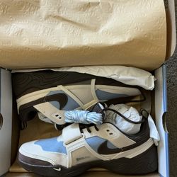 Nike Travis Scott’s 9.5