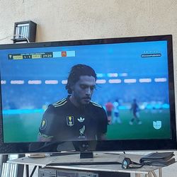 esta en buenas condiciones es una LG la medida es de 50 pulgadas nesesita el  control  pido 50 fijos