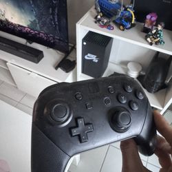 Nintendo Switch Pro Controller 