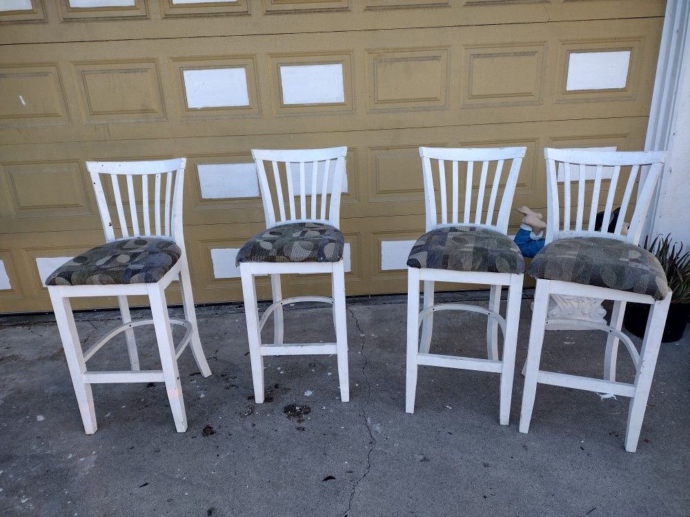 4 Tall Chair's 💺💺💺🪑💺🪑🪑🪑🪑Set of 4 Chair's for Sale. We're in Simi. Thx! 💪😎☕☕☕☕☕☕☕☕☕