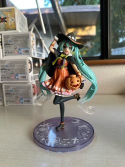 LIMITED HALLOWEEN HATSUNE MIKU FIGURINE