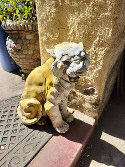 Tiger statue