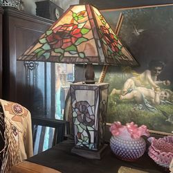Stained glass table lamp
