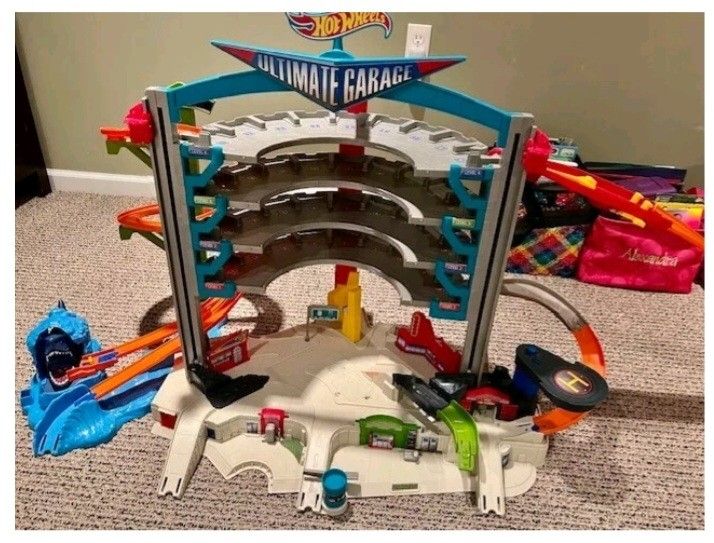 COMPLETE Hot Wheels Ultimate Garage