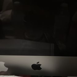 2022  27” iMac W/ 5k Retina Display