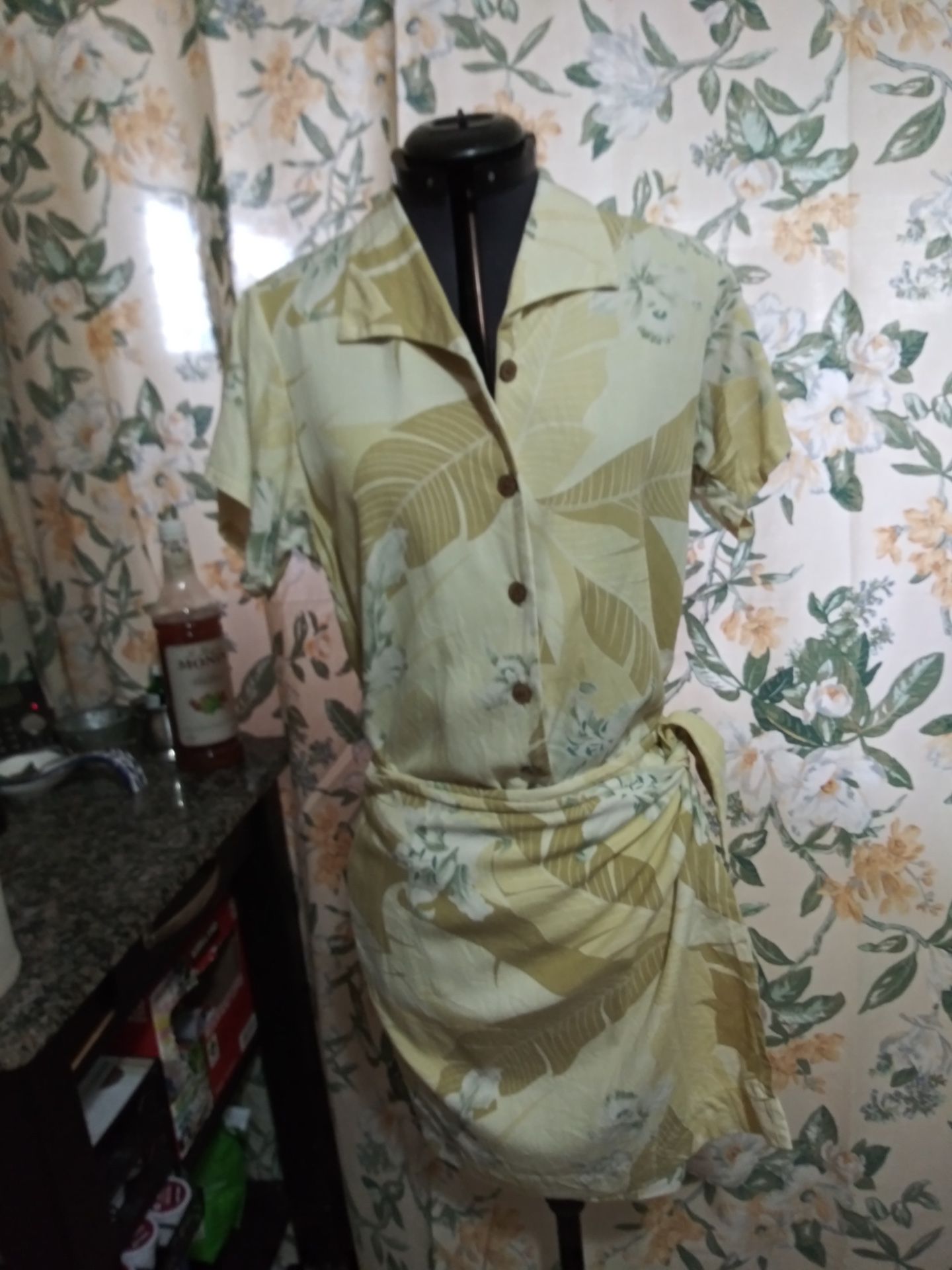 Tommy Bahama yellow floral wrap skirt and top extra small