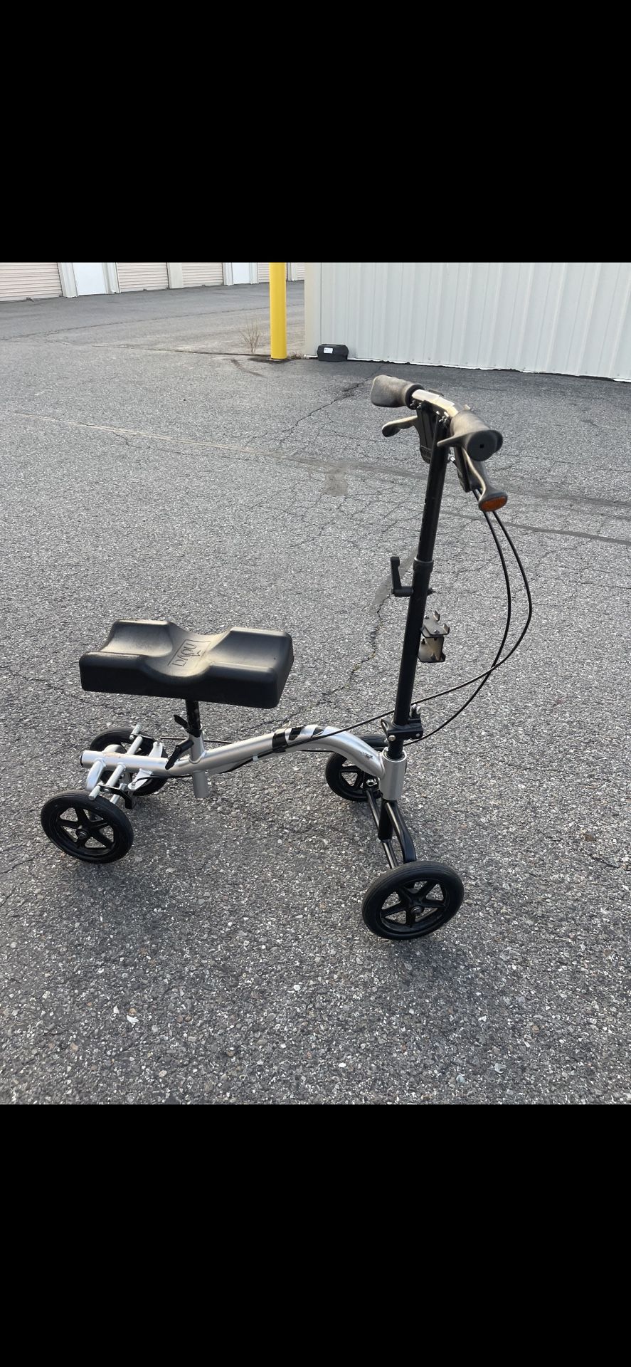 Knee scooter