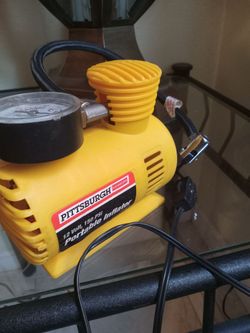 Air compressor for vehicles