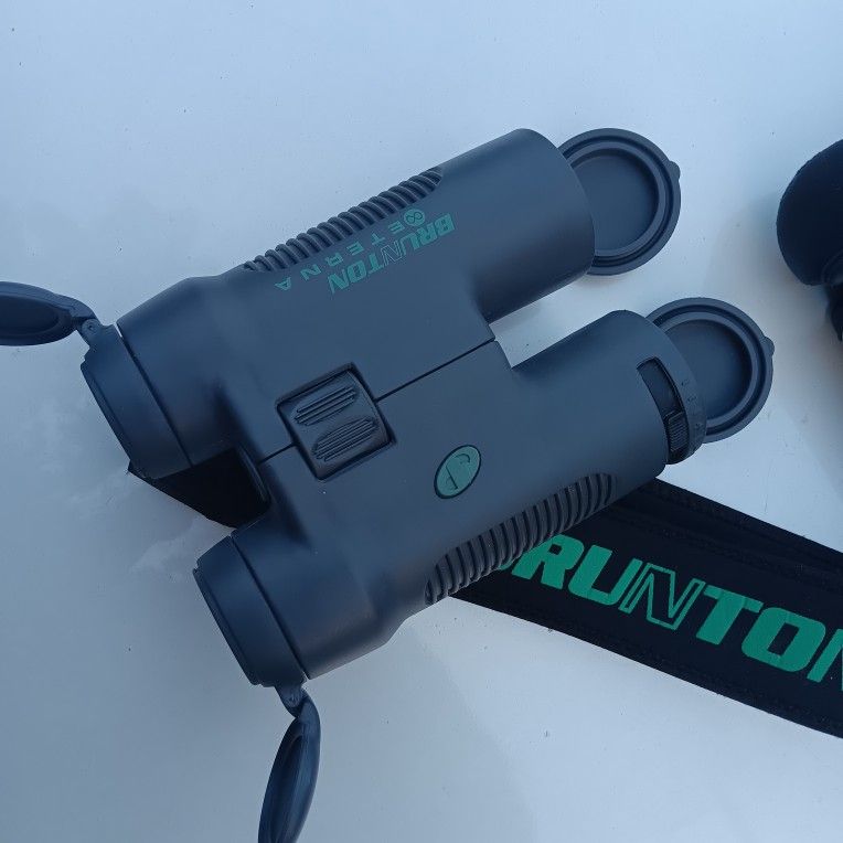 Burton Eterna 10X42 Watter Prof Roof Prism Binoculars with Biltin Lens Caps. Excellent Condition. For Pick Up Fremont Seattle. No Low Ball/Trades