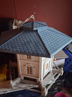 Birdhouse or bird feeder