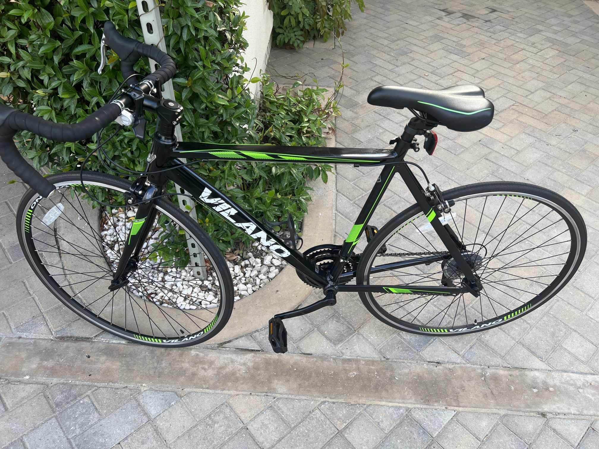 Vilano R2 Commuter Aluminum Road Bike 21 Speed 700c