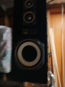 Only one speaker very loud fisher