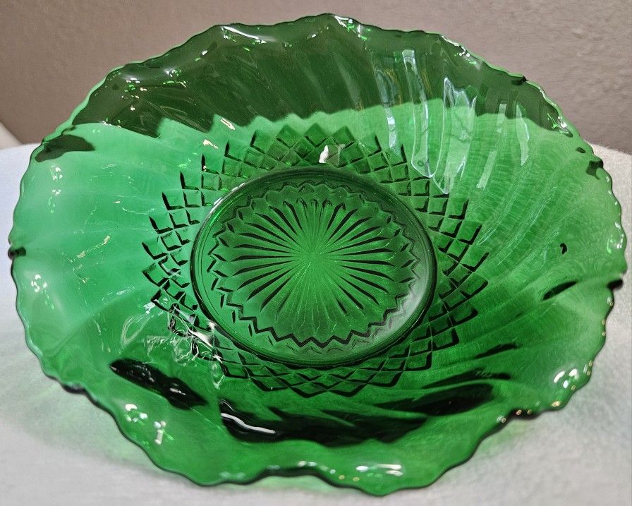 Vintage Anchor Hocking Forest Green 6.5 in Glass Bowl Diamond Swirl Ruffled Edge