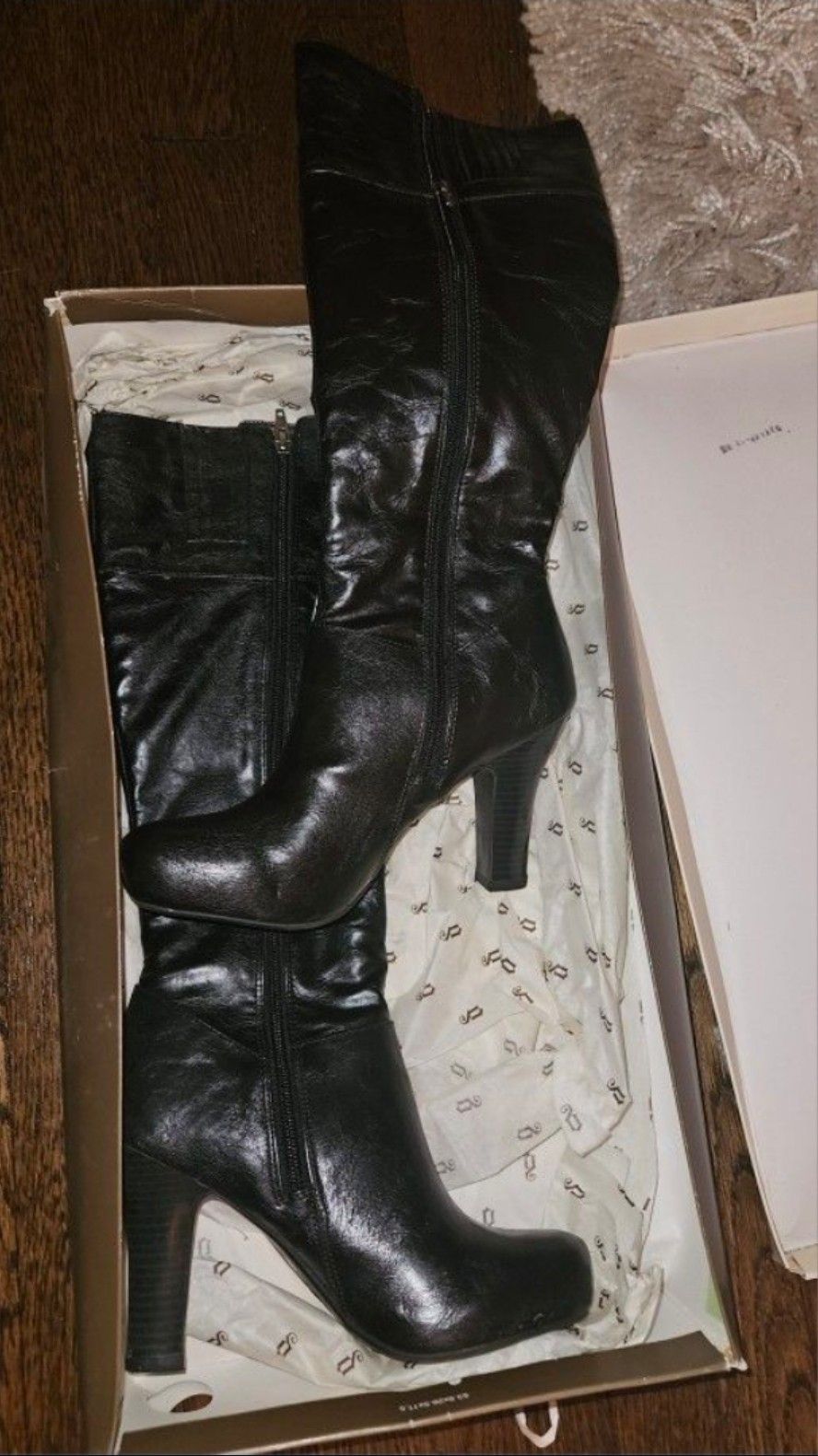 New Womans Size 8.5 Decree Black Leather Mid High Calf High Heeled Boots