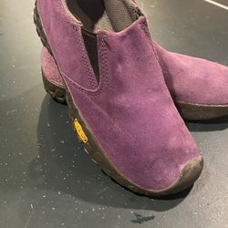 Women’s size 6 keen suede slip on