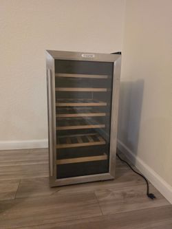 Vissani mini fridge/wine cooler