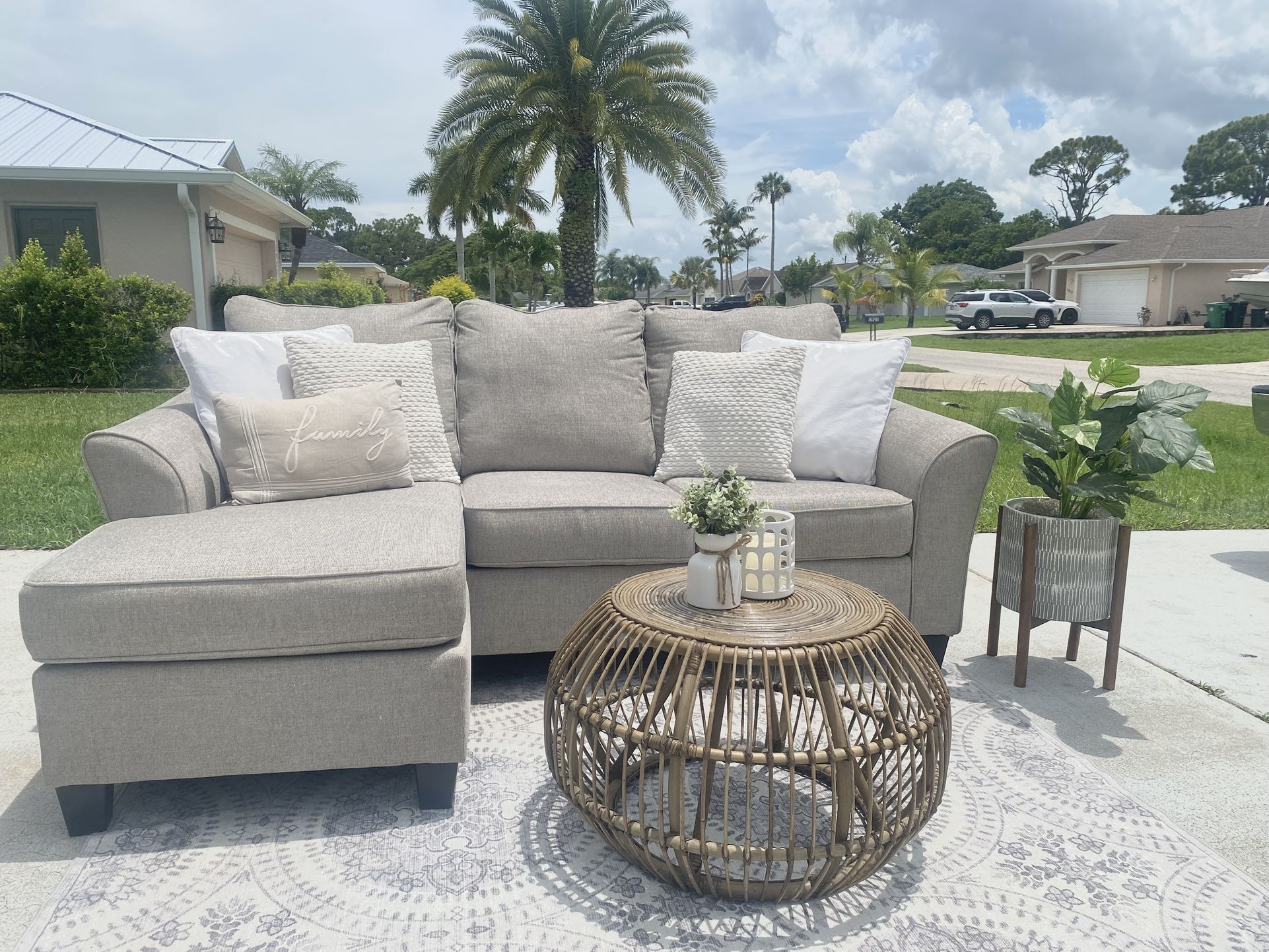 CLEAN Sectional LIKE NEW